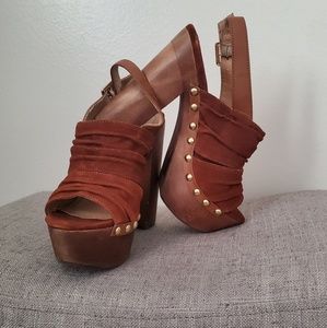 Shoes/Wooden heels